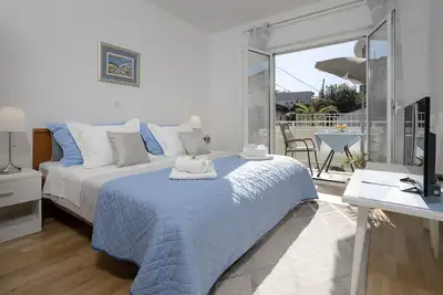 Image de One bedroom apartment with balcony