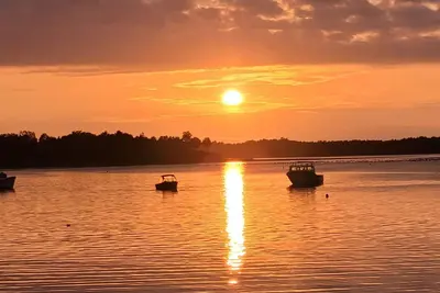 Quaint 2 bedroom water view cottage. Near great golfing, beaches and breweries.