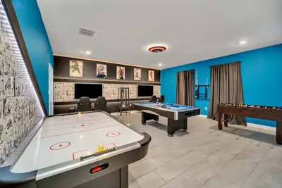 Image de Glamorous 7-Bedroom Home w/ Pool/Spa/Gameroom