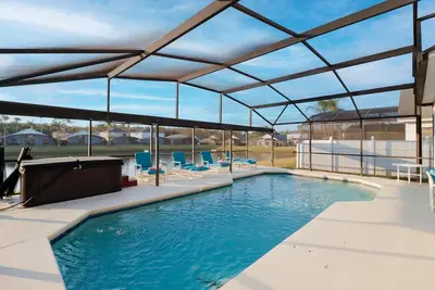 Image de Pool, hot tub  & Sun-Kissed Patio – Perfect Stay!
