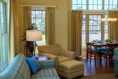 Image de Executive 2 Bedroom Modern Resort Style Mountain Home