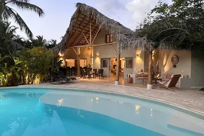 Image de Casa Bella - Luxury 4/5 Bed Villa w'Private Pool, 1 min walk to Playa Coson