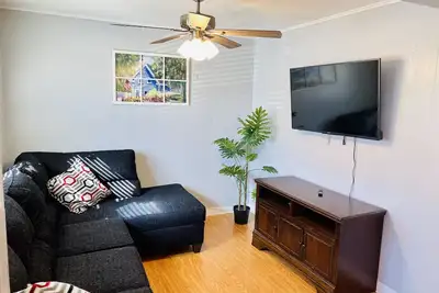 Image de Lovely Seaside Park Getaway - Walk to Beach & Bay - Parking, Badges, Bbq