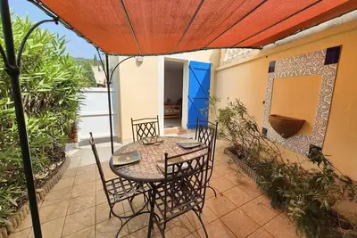 Image de Appartement Saint-Mandrier village avec belle terrasse, tout Ă pied