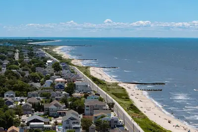 Image de Coastal Cottage 5 houses from Del. Bay sleeps 12 with pool (dog friendly)