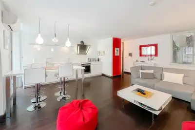 Image de Appartement de haut standing authentique situé au coeur du Triangle d'Or
