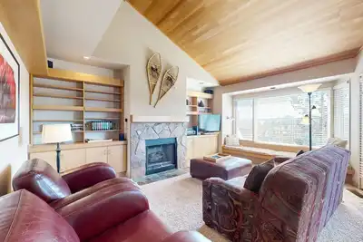Image de Hawks Landing | River & Mountain Views | Pool, Spa, Water Park, Tennis, Golf