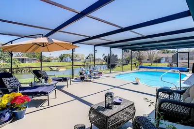Image de Lakefront House With Heated Pool