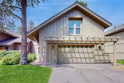 Image de 44 Freemont Crossing | Rustic-Chic Retreat with Deck, Hot Tub & Bikes