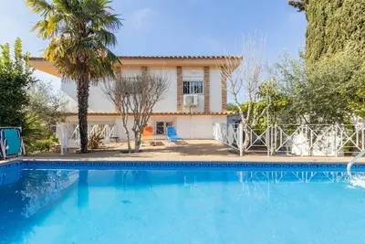 Image de Belle maison de vacances privée avec Wifi, piscine privée, climatisation, Tv, balcon, parking