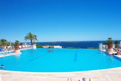 Image de Joli appartement pour 6 personnes avec climatisation, Wifi, piscine, Tv, terrasse et parking