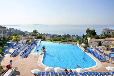 Image de Agréable appartement pour 4 personnes avec Wifi, piscine, climatisation, Tv, terrasse et parking