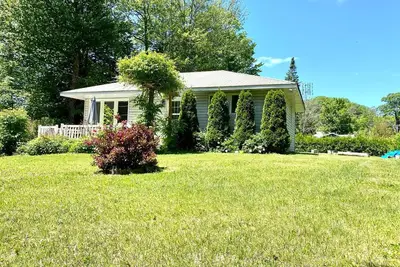 Image de Beautiful 3-Bdrm Cottage close to Ski Resorts w\/ Hot Tub, Game Room, & more!
