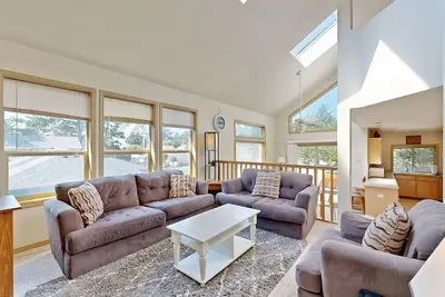 Image de Coastal Hideaway in Quiet Community | Stroll to Uncrowded 7-Mile Beach