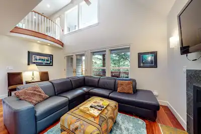Image de Martin's Seaside Beach House - private beach path, fireplaces & large decks