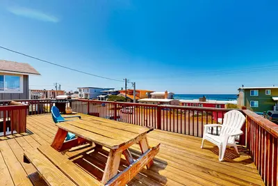 Image de Rustic-chic treasure with deck, grill, wood stove, outdoor shower - dogs ok