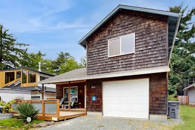 Image de Spacious home with full kitchen, deck & grill - walk to beach & state park