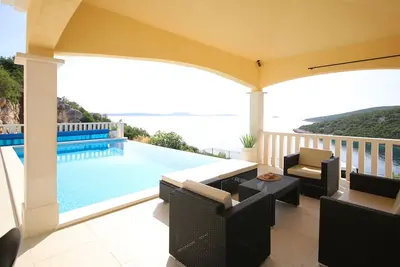 Image de Villa de luxe près de la mer et avec la piscine Baie Ljubljeva, Trogir (K-19259)