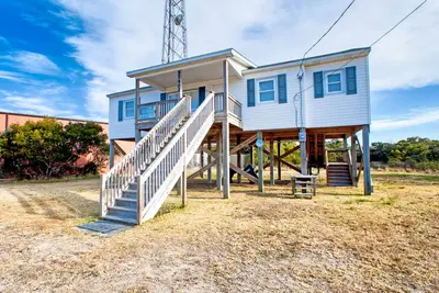 Image de Convenient home with private washer/dryer, WiFi, central Ac, and full kitchen