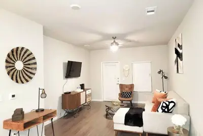 Image de Modern and spacious entire 3 bedroom apartment in a prime lcoation!