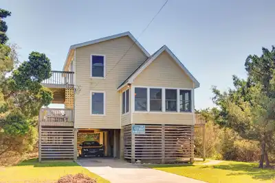 Image de Ocean view home 5 houses from the beach with private hot tub, decks, Ac & WiFi
