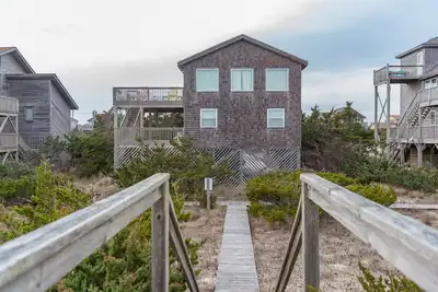 Image de Oceanfront dog-friendly home w/washer/dryer, deck, balcony, outdoor pool, tennis