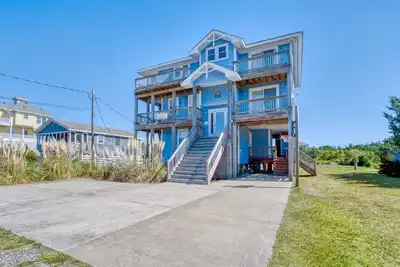 Image de Spacious oceanside home w/elevator, private hot tub, grill-Dogs welcome