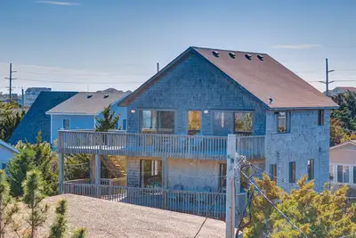 Image de Ocean view home 3 lots from the beach with decks & fast WiFi - 2 dogs welcome