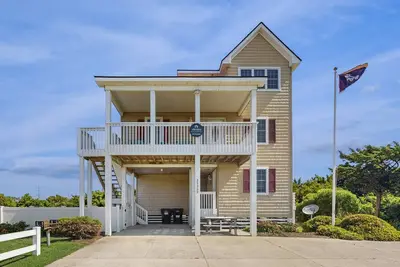 Image de Ocean-side dog-friendly home with sound views, private outdoor pool & hot tub