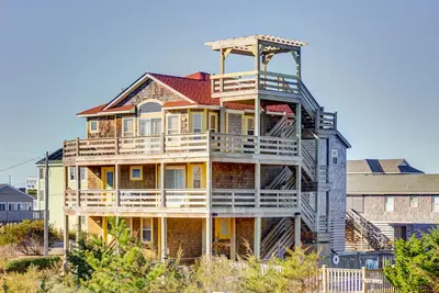 Image de Ocean-view home with private pool, hot tub, two wraparound decks, & central Ac