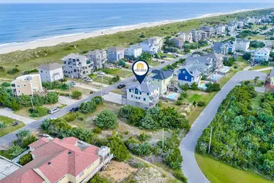 Image de Classic home one lot back from the beach with tower ocean views, decks, WiFi