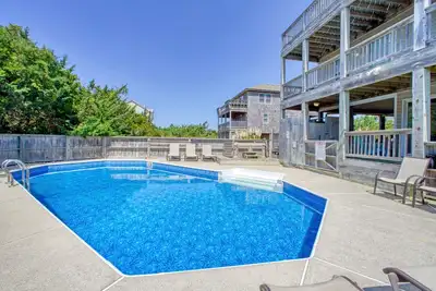 Image de Friendly home with private hot tub, pool, multiple decks, & game room