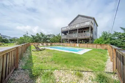 Image de Updated, dog-friendly home with ocean views, private outdoor pool, & hot tub