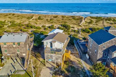 Image de Welcoming home with deck, private outdoor pool, hot tub, dock, & views