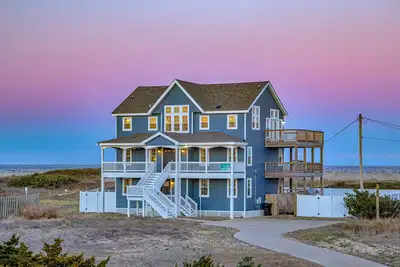 Image de Dog-friendly oceanfront home with private outdoor pool, hot tub & central Ac