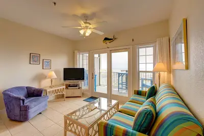 Image de Oceanfront cottage with ocean views, decks, hot tub, outdoor pool, washer/dryer