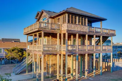 Image de Dog-friendly home with private saltwater pool, hot tub, game room, & fireplace