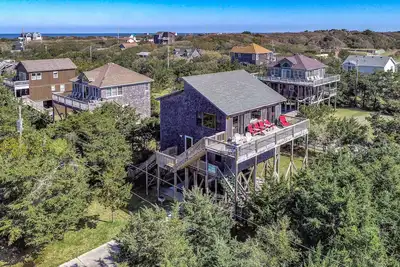 Image de Beach home near the ocean w/sunny deck, washer/dryer, and central A/C