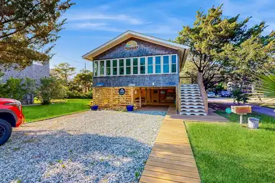 Image de Bright & happy oceanside home steps from beach w/WiFi, central Ac - dogs okay