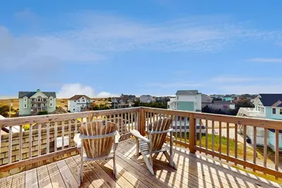 Image de Lakefront dog-friendly home w/private hot tub, fireplace, outdoor pool & tennis
