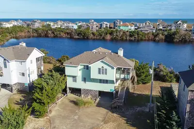 Image de Home on private lake between beach & sound with WiFi, pool & hot tub