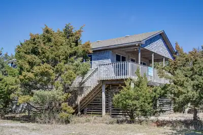 Image de ocean-side vacation gem steps to beach w/central Ac, WiFi, balcony, washer/dryer