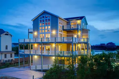 Image de Beach home overlooking the ocean with pool, hot tub, sauna, & balcony