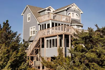 Image de Beautiful dog-friendly home overlooking the beach with hot tub, WiFi, & Ac