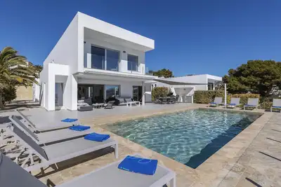 Image de Villa moderne et romantique avec piscine privée à Moraira, Costa Blanca, Espagne pour 8 personnes