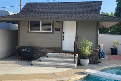 Image de Gorgeous Small Private Pool House