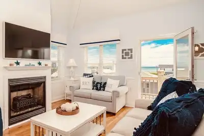 Image de The Perfect Island Getaway - Ocean Views + Steps to the Sand! Atlantic Beach, Nc