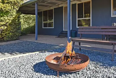Image de Palmers Lane Vineyard Estate and Retreat with Pool offers a large 6br home and 2br cottage