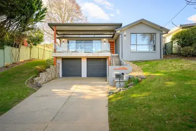 Image de 13 Mountbatten - Modern, Fun and Stylish Pet Friendly Home in Central Bright