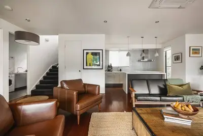 Image de Art House on Elm - The Art inspired Townhouse on Elm, featuring 3 bedrooms and 3 bathrooms